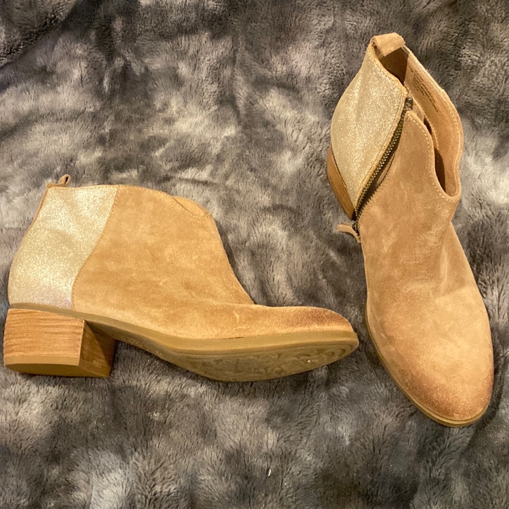 Cute! And so comfortable! Sofft ankle booties. Worn once. Size 7 1/2.